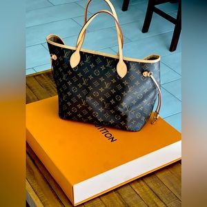 Beautiful Louis Vuitton Neverfull Full Set✨